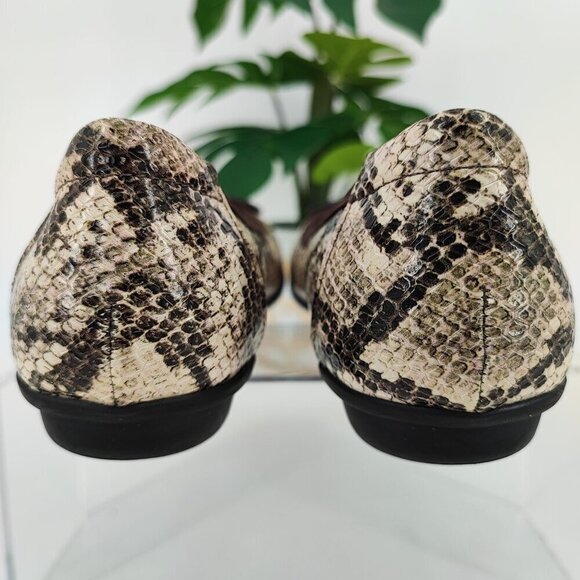 Clarks Women's Collection Brown Leather Snake Flats Size 9M - Picture 3 of 8